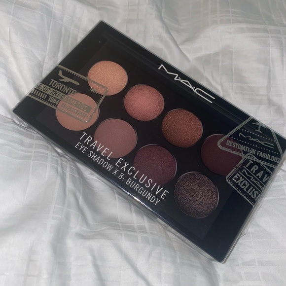 💯 Authentic M•A•C Travel Pallet 8X: Burgundy